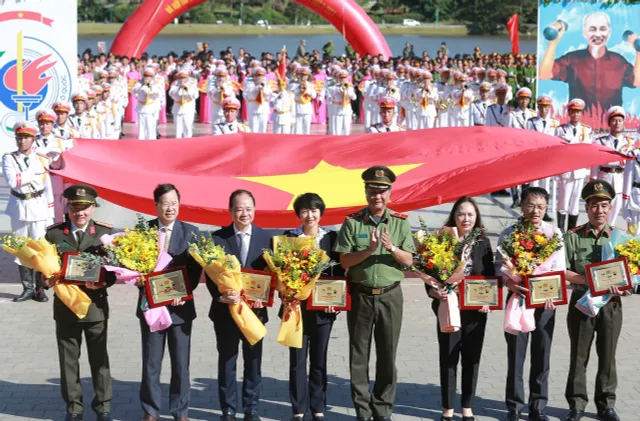 Hàng nghìn cán bộ, chiến sĩ công an trình diễn tại Đại hội khỏe Vì an ninh Tổ quốc - Ảnh 10.