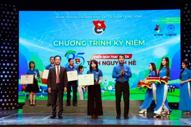 The Mark of Vietnamese Youth in 25 Years of the Summer Volunteer Campaign - Ảnh 15.