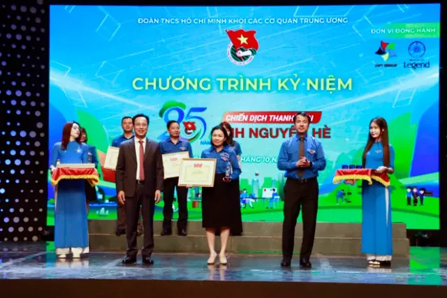 The Mark of Vietnamese Youth in 25 Years of the Summer Volunteer Campaign - Ảnh 16.