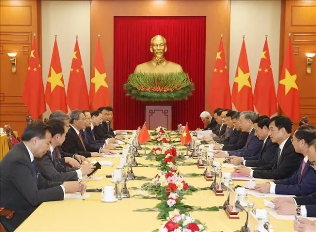 Top leader welcomes Chinese Premier in Hanoi - Ảnh 1.