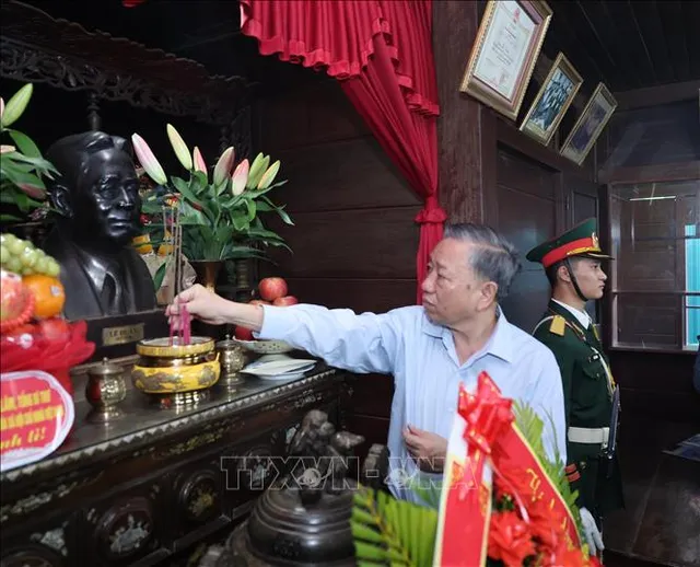 Tổng Bí thư, Chủ tịch nước dâng hương ở Khu Di tích Đặc biệt Thành cổ Quảng Trị - Ảnh 3.