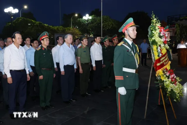 Tổng Bí thư, Chủ tịch nước dâng hương ở Khu Di tích Đặc biệt Thành cổ Quảng Trị - Ảnh 1.