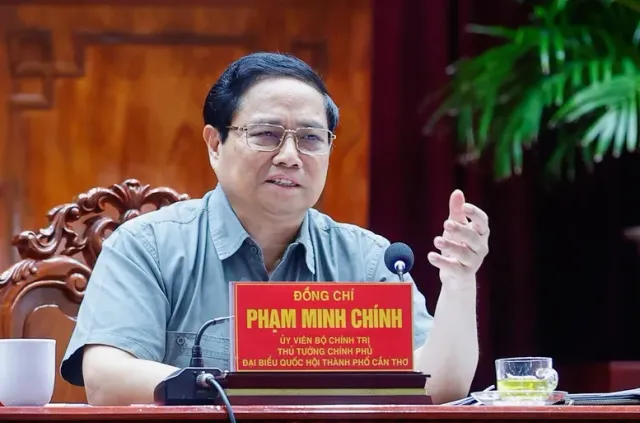 Thủ tướng: “Sẽ tiếp tục đầu tư hỗ trợ người dân ĐBSCL ứng phó sạt lở” - Ảnh 1.