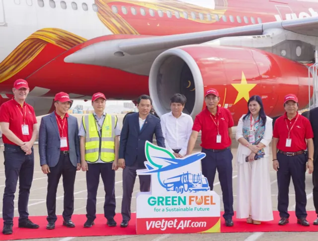 Vietjet tiên phong khai thác chuyến bay đầu tiên sử dụng nhiên liệu hàng không bền vững SAF do Petrolimex Aviation cung cấp, giảm thải 80% carbon - Ảnh 4.