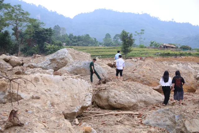 Sống sau lũ: Chung tay góp sức giúp bà con vùng lũ vượt qua khó khăn - Ảnh 2.