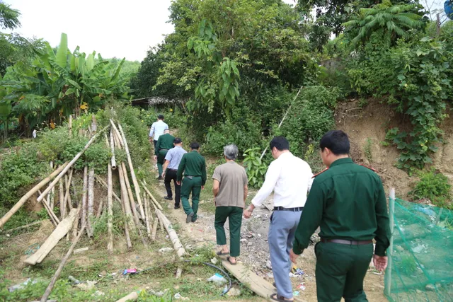 Sống sau lũ: Chung tay góp sức giúp bà con vùng lũ vượt qua khó khăn - Ảnh 1.