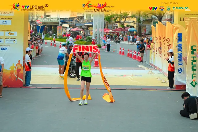 Giải marathon Quốc tế VTV LPBank 2024: Edwin Kiptoo vô địch cự ly 21km nam; Lương Đức Phước và Đoàn Thu Hằng vô địch cự ly 10km,  - Ảnh 10.