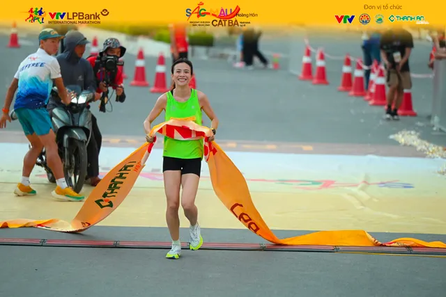 Giải marathon Quốc tế VTV LPBank 2024: Edwin Kiptoo vô địch cự ly 21km nam; Lương Đức Phước và Đoàn Thu Hằng vô địch cự ly 10km,  - Ảnh 8.