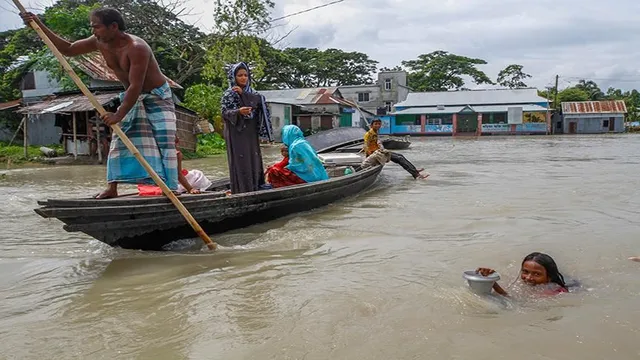 Lũ lụt phá hủy 1,1 triệu tấn gạo ở Bangladesh - Ảnh 1.