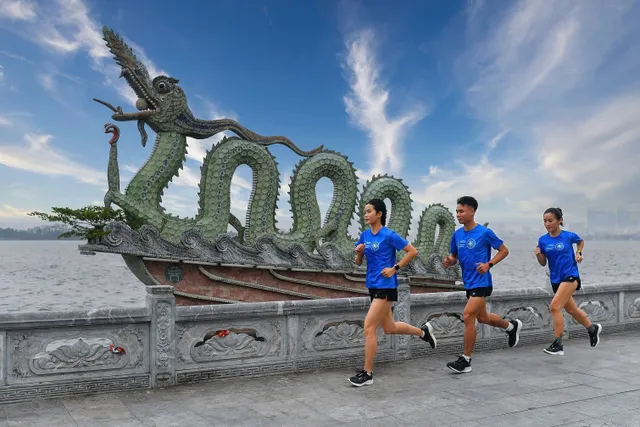 Standard Chartered Marathon Di sản Hà Nội 2024 thu hút hơn 18.000 vận động viên  - Ảnh 2.