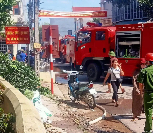 Phú Thọ: Cháy lớn tại chùa Xuân Lũng di tích lịch sử văn hóa cấp quốc gia - Ảnh 1.