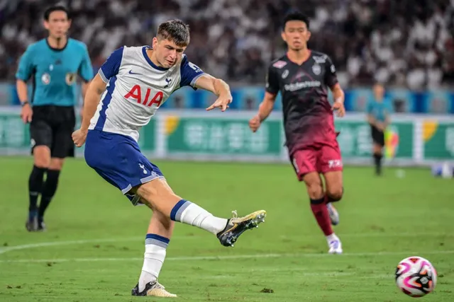 Tottenham gặp khó: Vắng Son Heung-min, tài năng trẻ Moore có kịp tỏa sáng? - Ảnh 1.