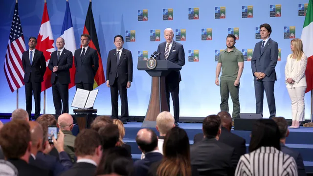 G7 nhất trí cho Ukraine vay tiền bằng lãi từ tài sản bị đóng băng của Nga  - Ảnh 1.