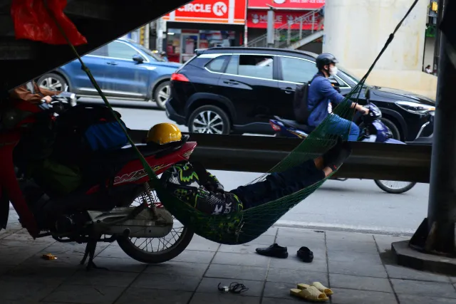 Hà Nội những ngày đầu đón gió lạnh về - Ảnh 8.