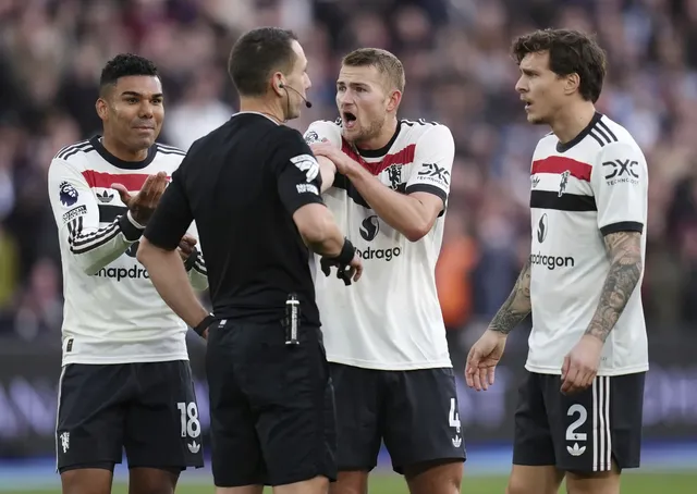 Man United thua đau: VAR gây tranh cãi khi trao phạt đền quyết định cho West Ham! - Ảnh 1.