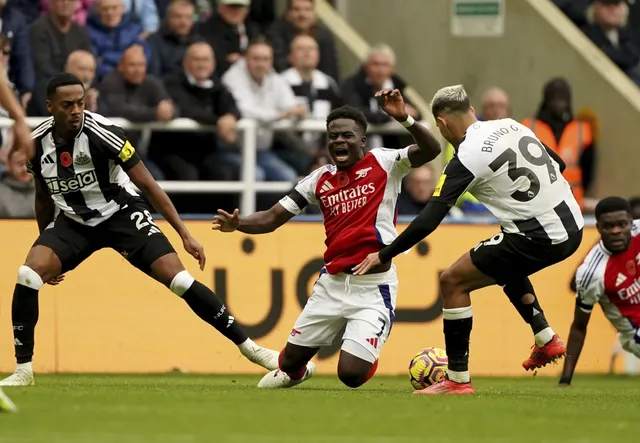 Arteta và Saliba thẳng thừng phê bình Arsenal sau trận thua đau đớn trước Newcastle! - Ảnh 2.