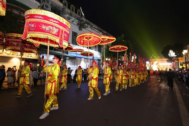 Mang những công trình kiến trúc nổi bật gắn liền với lịch sử Hà Nội đến gần với người dân - Ảnh 14.