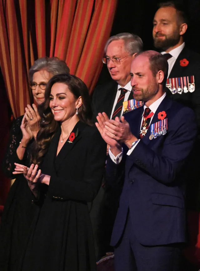 Công nương Kate Middleton xuất hiện với tinh thần phấn chấn sau cuộc chiến chống ung thư  - Ảnh 1.