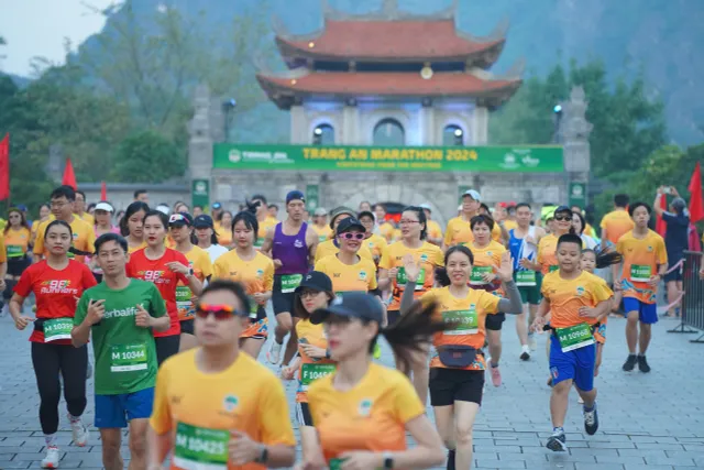 Hơn 5.000 vận động viên tranh tài tại Trang An Marathon 2024 - Ảnh 6.