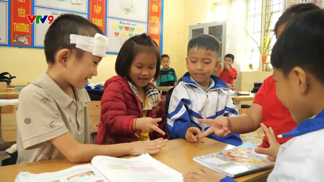 Những em bé làng Nủ