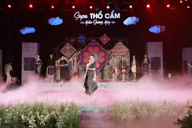 Lung linh sắc màu văn hoá tại Festival Thổ cẩm Lào Cai 2024 - Ảnh 2.