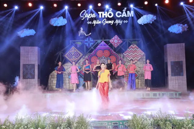 Lung linh sắc màu văn hoá tại Festival Thổ cẩm Lào Cai 2024 - Ảnh 3.