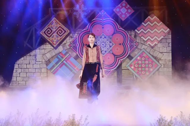 Lung linh sắc màu văn hoá tại Festival Thổ cẩm Lào Cai 2024 - Ảnh 4.