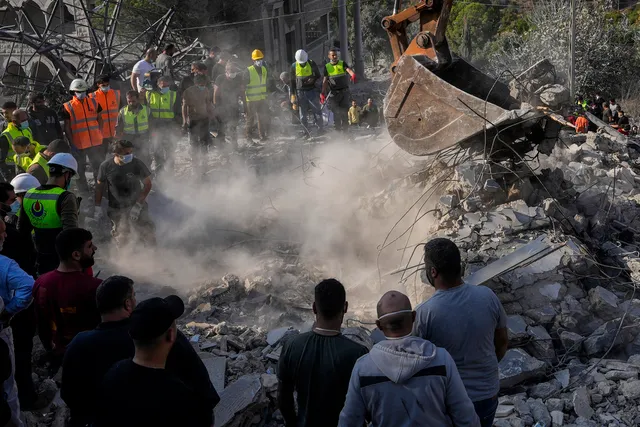 Israel không kích Lebanon và Gaza, hàng chục người thiệt mạng - Ảnh 1. Israel không kích Lebanon và Gaza, hàng chục người thiệt mạng - Ảnh 1.