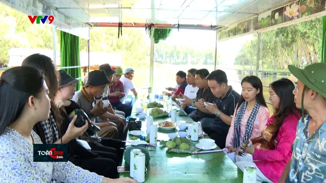 Trải nghiệm ẩm thực trên xuồng kéo ở Vườn quốc gia Tràm Chim