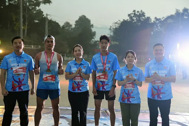 1.500 VĐV tranh tài tại giải Marathon Tuyên Quang 2024 - Ảnh 1.
