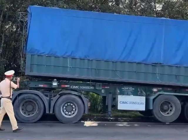 Lộ diện chiêu trò hoán cải container mới tiềm ẩn nguy cơ mất an toàn giao thông - Ảnh 4.