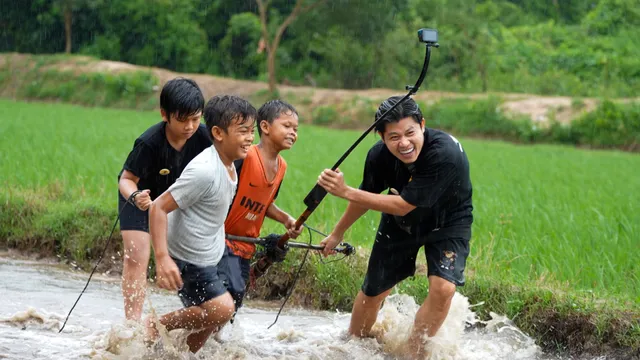 Cha con vạn dặm: Nhạc sĩ Nguyễn Văn Chung có thêm nhiều góc nhìn mới trong “nghề” làm cha mẹ - Ảnh 4.