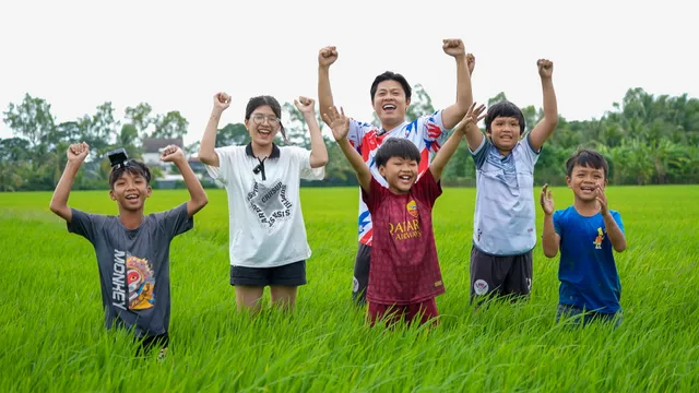 Cha con vạn dặm: Nhạc sĩ Nguyễn Văn Chung có thêm nhiều góc nhìn mới trong “nghề” làm cha mẹ - Ảnh 1.