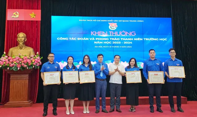 Vinh danh các cá nhân, tập thể xuất sắc trong công tác Đoàn và phong trào thanh niên trường học - Ảnh 5.