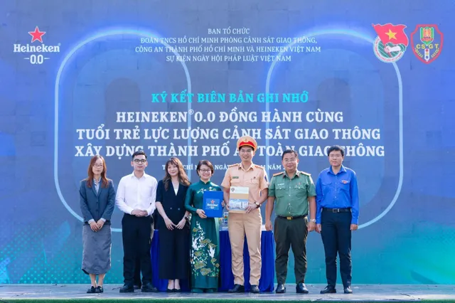 HEINEKEN Việt Nam ký kết với Đoàn CSGT TP Hồ Chí Minh lan tỏa văn hóa “Uống có trách nhiệm” - Ảnh 1.