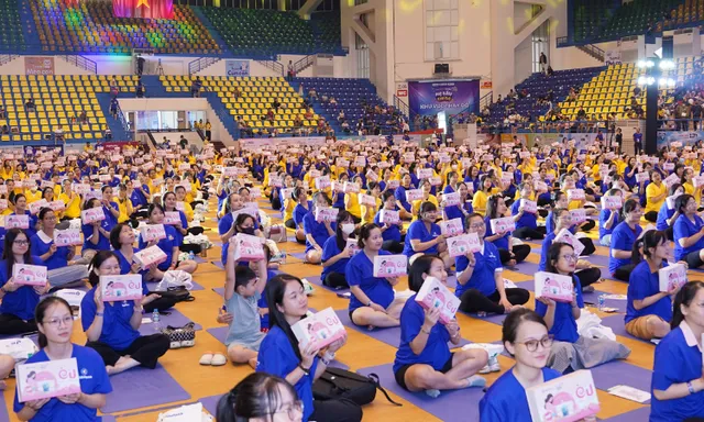 Bão quà tặng của Bổ bầu EU Aplicaps tiếp tục càn quét Festival Mẹ bầu và em bé tại TP Hồ Chí Minh - Ảnh 1.