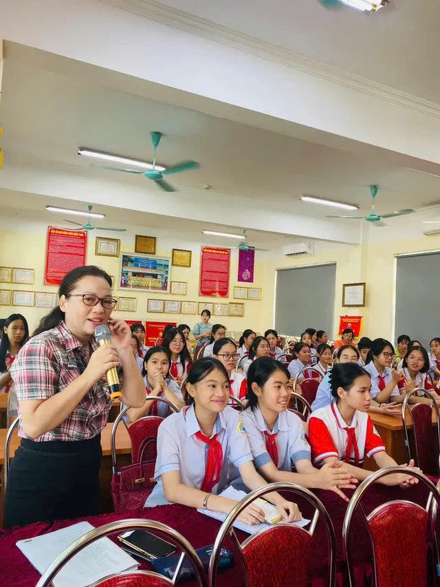 Ngành Giáo dục Hạ Long tìm giải pháp phát triển trong kỷ nguyên mới - Kỷ nguyên vươn mình của dân tộc - Ảnh 1.