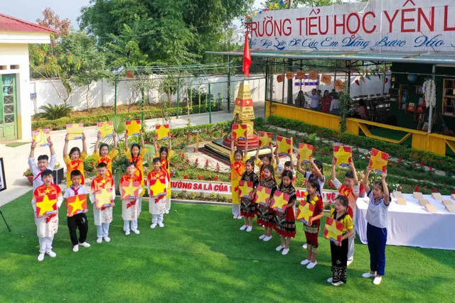 Nuôi dưỡng tình yêu biển đảo qua mô hình cột mốc Trường Sa - Ảnh 1.