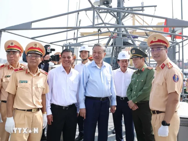 Tổng Bí thư Tô Lâm: Hải Phòng cần phát huy lợi thế cửa chính ra biển, trung tâm kinh tế biển hiện đại - Ảnh 2.