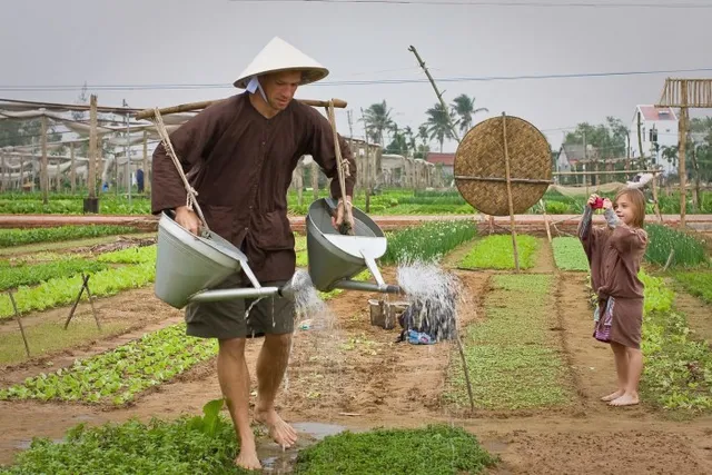 Làng rau Trà Quế được vinh danh là làng du lịch tốt nhất năm 2024 - Ảnh 1.