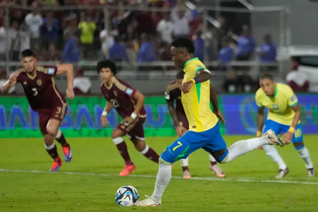 Vinicius đá hỏng 11m, Brazil hòa thất vọng trước Venezuela - Ảnh 4.