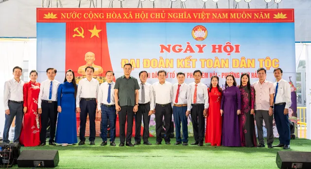 Bí thư Tỉnh ủy Quảng Bình dự Ngày hội Đại đoàn kết toàn dân tộc tại thành phố Đồng Hới - Ảnh 5.