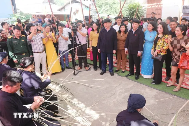 Phó Chủ tịch Quốc hội Nguyễn Đức Hải chung vui Ngày hội Đại đoàn kết tại Bắc Kạn - Ảnh 1.