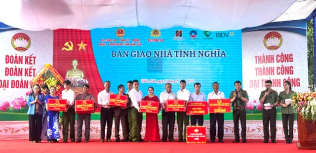 Đại tướng, Bộ trưởng Bộ Công an Lương Tam Quang dự Ngày Hội Đại đoàn kết toàn dân tộc tại Đắk Lắk - Ảnh 5.