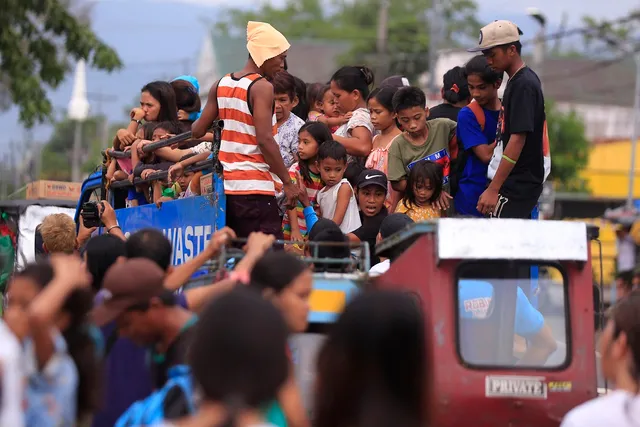 Siêu bão Man-yi cường độ mạnh tàn phá Philippines trước khi vào Biển Đông - Ảnh 4.