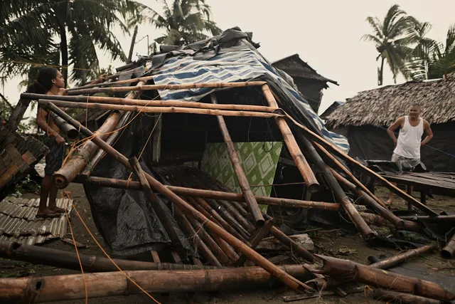 Lũ lụt tấn công miền Bắc Philippines sau khi buộc phải xả đập do bão - Ảnh 1.