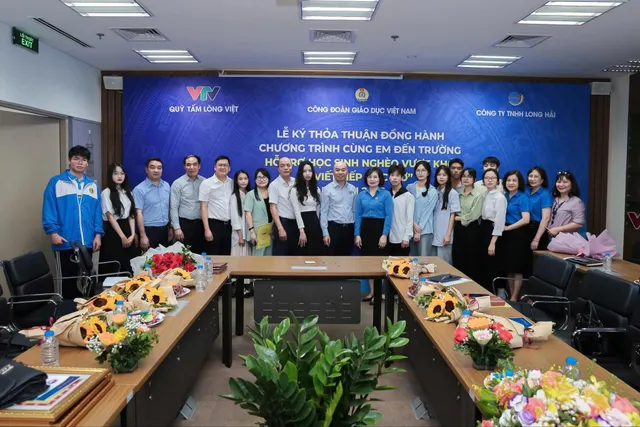 Lễ ký thỏa thuận đồng hành chương trình từ thiện “Cùng em đến trường” hỗ trợ học sinh nghèo Viết tiếp ước mơ giai đoạn 2025-2028 - Ảnh 3.