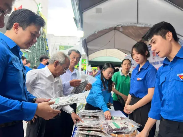 Khánh Hòa: Sôi nổi Hội chợ sản phẩm thanh niên khởi nghiệp vùng dân tộc thiểu số - Ảnh 4.