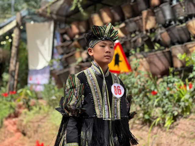 Sặc sỡ thời trang hoa chào mừng Festival Hoa Đà Lạt lần thứ X - Ảnh 5.