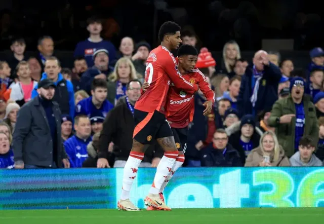 Man Utd gây thất vọng: Ruben Amorim “ngã đau” trước Ipswich ngay trận ra mắt - Ảnh 3.